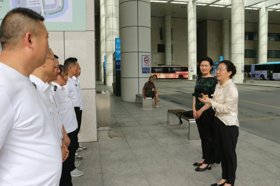 吴曙到公交公司“送清凉”并调研产改工作