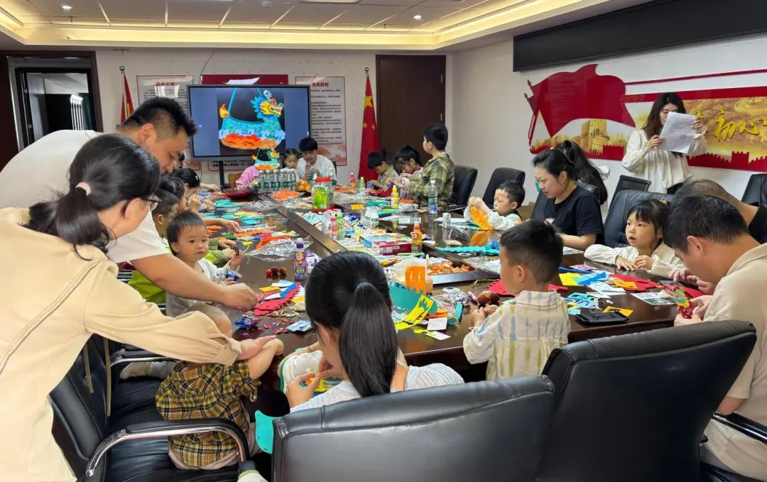 “龙舟巧手童行·六一非遗创艺秀”——球盟会体育投资发展公司六一亲子活动