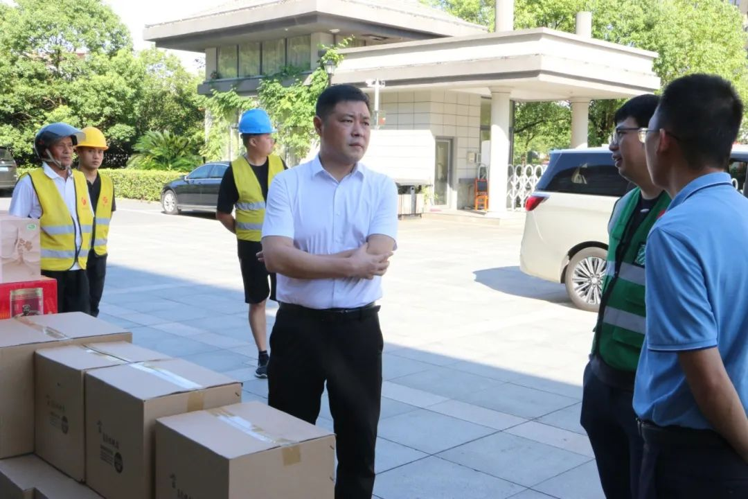 球盟会体育集团开展“送清凉”活动