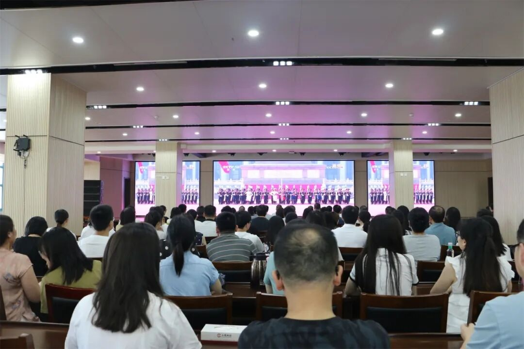 球盟会体育集团干部职工收听收看纪念中国人民抗日战争暨世界反法西斯战争胜利80周年大会